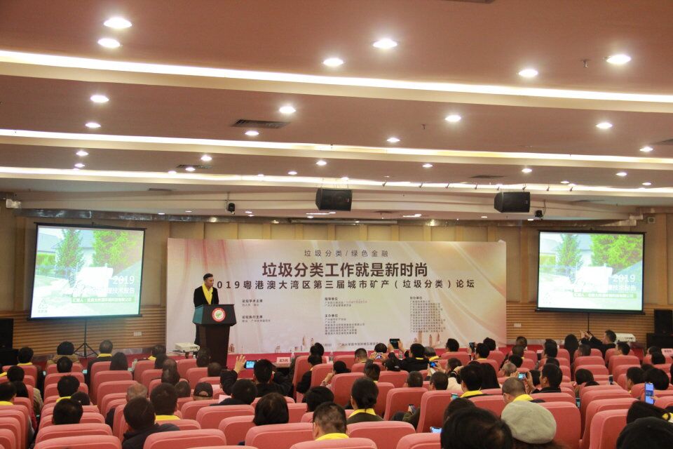 李震.jpg 李震.jpg